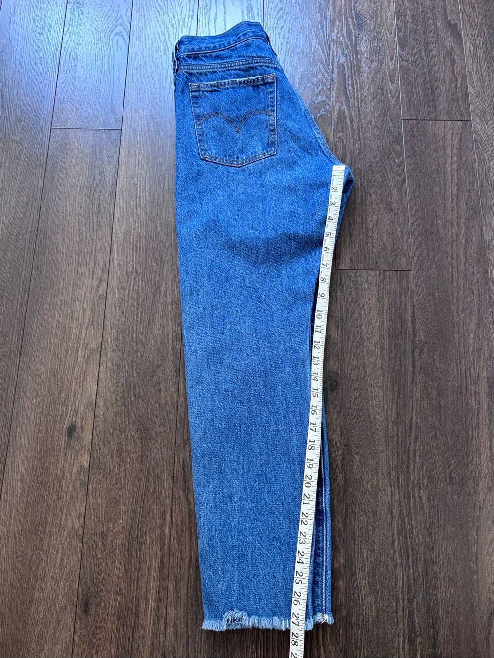 LEVI’S Wedgie Straight Jeans Size 28 Distressed Frayed Hem - Picture 12 of 13